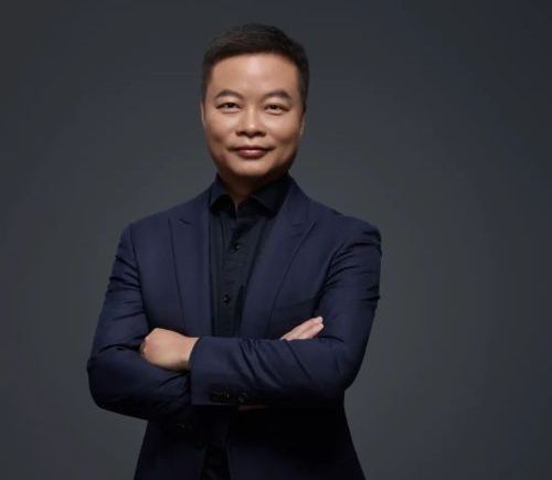 何小鹏称车企转型人形机器人不易 小鹏与特斯拉辅助驾驶各具优势