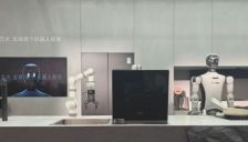 AWE直击：AI眼镜下厨房 机器人炒菜端盘打扫 赛博厨房成真 