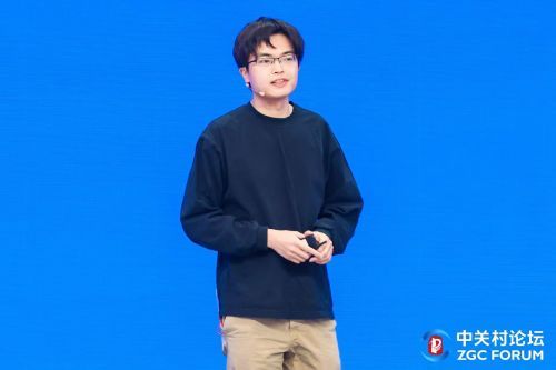 月之暗面杨植麟：未来研究员将拥有海量Token，AI研发迈入AI主导时代