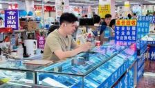华强北手机涨价潮来袭 中低端机型涨幅达30%或延续三年 