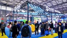 9.9万元无人环卫清扫机器人亮相上海 单台可抵两名保洁员 