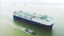 万车级汽车运输船开启试航 