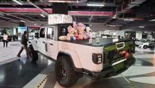 探馆首届上海汽车生活展：张雪机车带动两轮越野热度，上海打造“汽车+生活”新外滩 