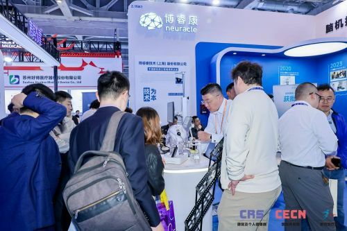 侵入式脑机首秀、康养机器人扎堆CMEF，前沿技术能否撑起智慧康养新蓝海？