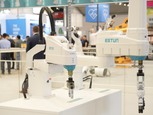 2025年老牌机器人企业扎根刚需场景发展