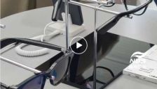 阿里千问AI眼镜全球首店今日开业，选址机场门店 