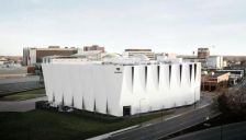 美克家居收购万德溙光电，跨界AI算力谋求转型 