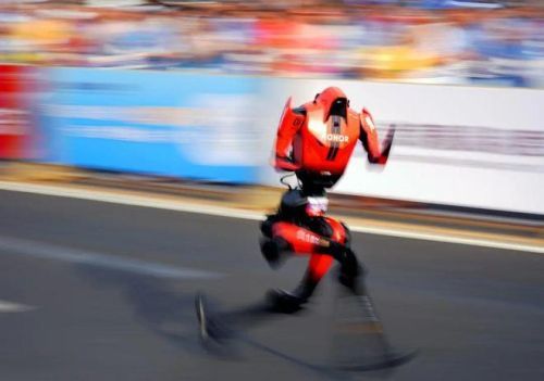 蓝思科技称打造了支撑荣耀机器人完赛的“钢铁之躯”，公司一季度净利润由盈转亏