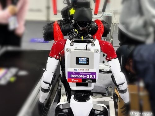 马拉松场景极限验证：飞阔科技“超视距遥操系统”助力机器人记者边跑边直播