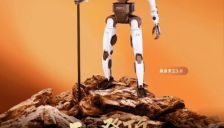 第二届人形机器人半程马拉松：我们该关注什么，答案藏在这枚最重的团体金牌里 