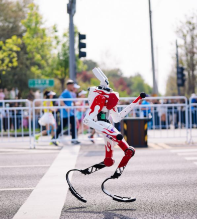 极限工况见真章：智身科技斩获马拉松三大奖，双赛道验证落地硬实力