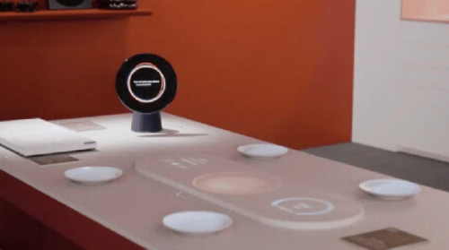 三星AI机器人Luna亮相：这款像点唱机的居家助手真的实用吗？