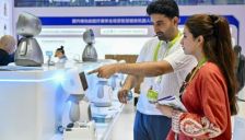 当“讨好型”AI成为陪伴者，监管新规回应人与AI情感互动 