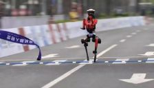 尝试摆脱遥控器，人形机器人如何实现“独立”快跑 