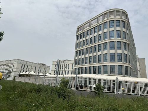 直击“新股王”源杰科技股东会：AI需求呈指数级增长，设备到场后产能将逐季释放