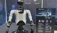 不足2.5公斤的算力背包正将人形机器人从云端计算中解放出来 