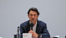 错失风口后全力翻盘，现代汽车总裁兼全球CEO穆厚载称绝不放弃中国市场 