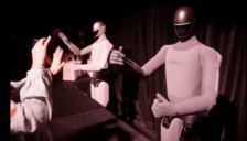 小米新款人形机器人在投资者日亮相：已进厂实测，复杂安装成功率超90% 