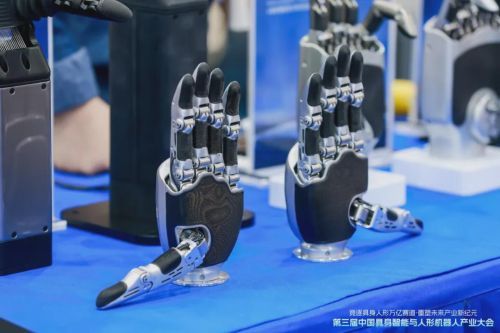 从“造产品”到“抢落地”：2026具身智能产业的六个关键趋势