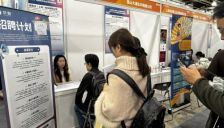 当大学春招遇到AI：月薪7万起 7家公司抢1人 
