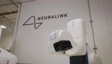 Neuralink专用手术机器人实现全自动植入，助力脑机接口大众化 
