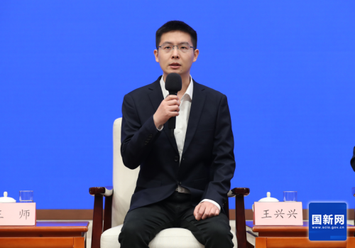 宇树科技王兴兴在特殊日子获奖