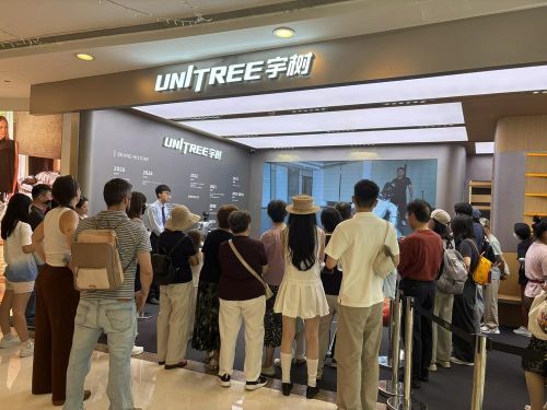 宇树科技体验馆亚洲首店：四足机器人C端首超科研，人形机器人七成卖给实验室