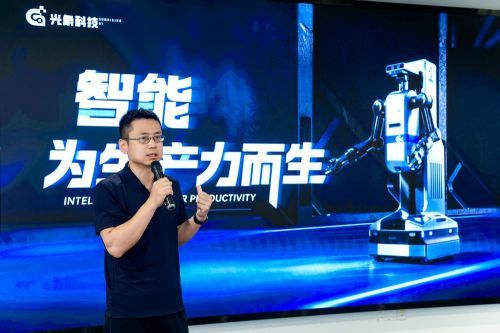 光象科技CEO张涛：让机器人进工厂从事艰苦工作