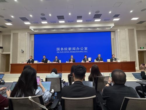 国家发展改革委表示中国将探索开展人工智能监管合作，共同防范人工智能安全风险