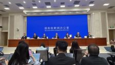 国家发展改革委表示中国将探索开展人工智能监管合作，共同防范人工智能安全风险 