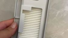 扫地机器人遭蟑螂钻入损坏，品牌方称不在质保范畴需自费维修；消费者质疑存在设计缺陷，公司回应生物习性问题所致难以绝对阻隔 