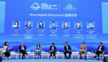 亮亮视野AR+AI会议翻译系统亮相世界物联网500强峰会，让每位嘉宾都能看到自己的语言 
